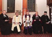 	Nabożeństwo rozpoczęła modlitwa Psalmem 98. 