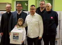 – To nie tylko inicjatywa pomocowa, ale przede wszystkim spotkanie z naszymi rodakami na Wschodzie – zwraca uwagę Adam Modliborski (w środku z córką Marysią).
