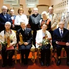 Tegoroczni laureaci w towarzystwie członków kapituły.