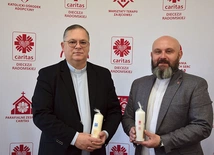 Ksiądz Wojciech Rudkowski razem z ks. Damianem Drabikowskim.