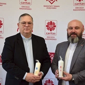 Ksiądz Wojciech Rudkowski razem z ks. Damianem Drabikowskim.