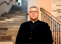 – Dzisiaj szczególnie potrzebna jest pomoc modlitewna i szturm do nieba o łaskę pokoju – mówi ks. Michał Machnio.