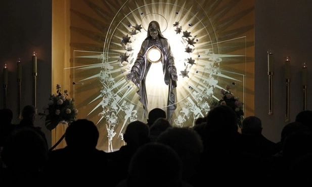 Maryja, niewiasta słuchająca