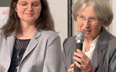 S. Urszula Krajewska i s. Violetta Zając przekonują, że kontemplacja Serca Boga w świecie i Ewangelii pomaga w zaradzaniu nieszczęściu innych ludzi. 