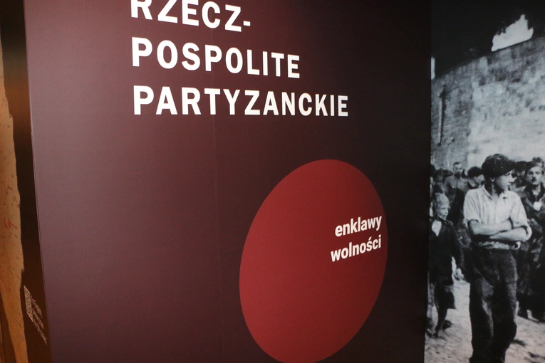 Wystawa w Muzeum AK o rzeczpospolitych partyzanckich