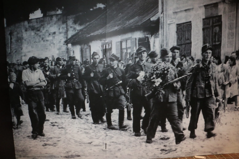 Wystawa w Muzeum AK o rzeczpospolitych partyzanckich