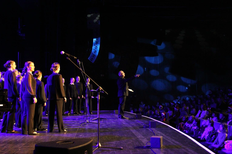 Tarnów. Koncert mikołajkowy Dziewczęcego Chóru Katedralnego „Puellae Orantes”