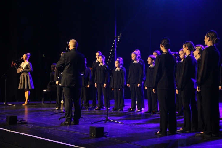 Tarnów. Koncert mikołajkowy Dziewczęcego Chóru Katedralnego „Puellae Orantes”