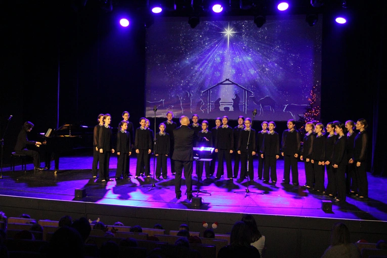 Tarnów. Koncert mikołajkowy Dziewczęcego Chóru Katedralnego „Puellae Orantes”