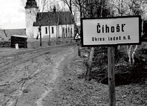 Kościół parafialny  w Číhošti,  zdjęcie z 1956 roku. 