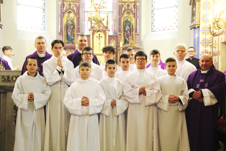 Błogosławieństwo nowych lektorów w Biegonicach