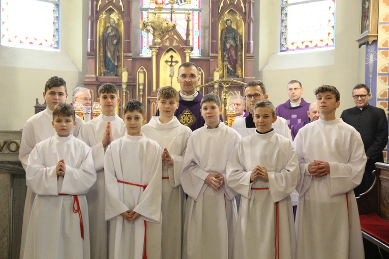Błogosławieństwo nowych lektorów w Biegonicach