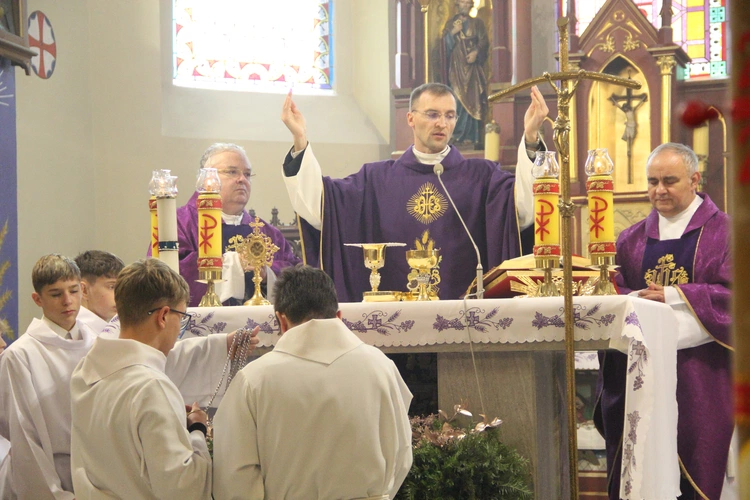 Błogosławieństwo nowych lektorów w Biegonicach