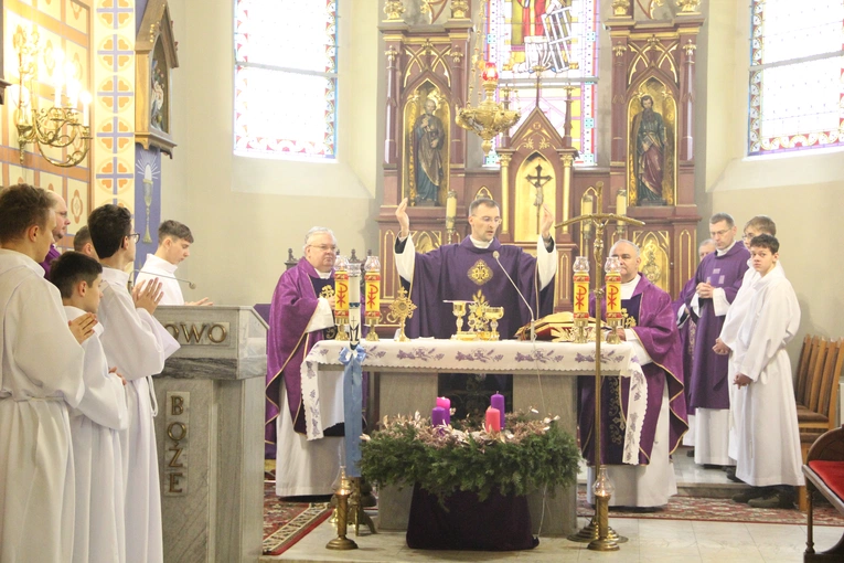 Błogosławieństwo nowych lektorów w Biegonicach