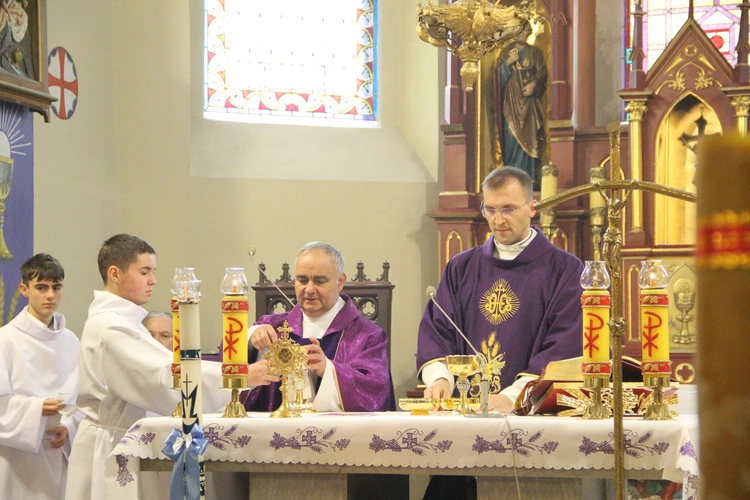 Błogosławieństwo nowych lektorów w Biegonicach