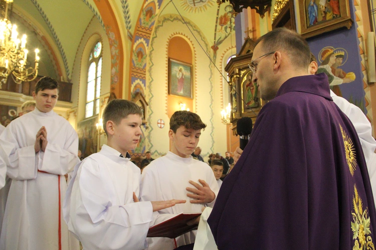 Błogosławieństwo nowych lektorów w Biegonicach