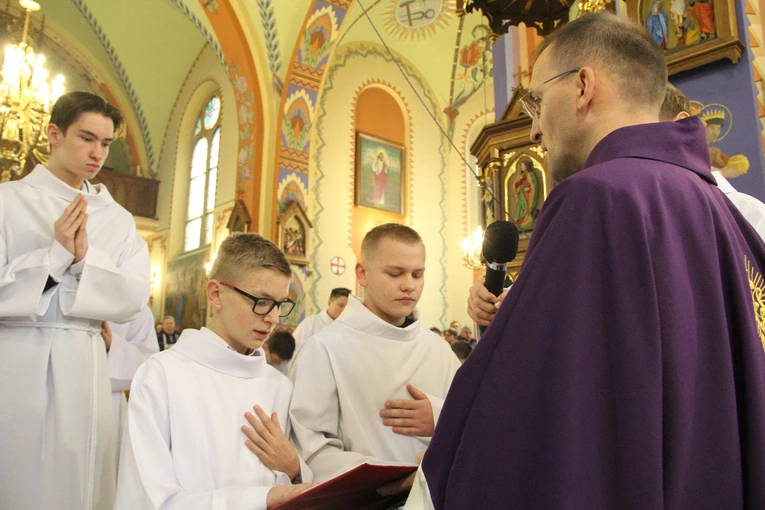 Błogosławieństwo nowych lektorów w Biegonicach