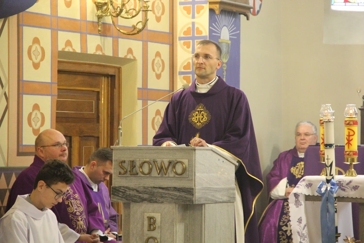 Błogosławieństwo nowych lektorów w Biegonicach