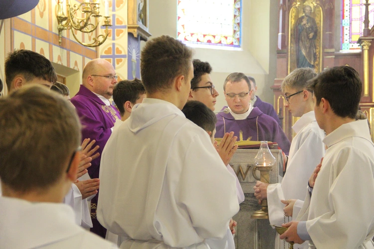 Błogosławieństwo nowych lektorów w Biegonicach