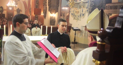 Katedra. Przedstawienie oraz obłóczyny