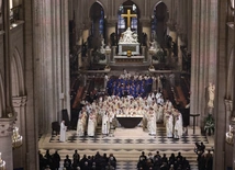 Pierwsza po pożarze Eucharystia w Notre Dame