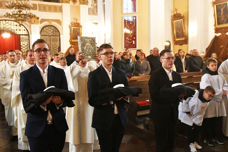 Obłóczyny i kandydatura w Rokitnie