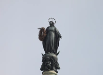 Figura Maryi Niepokalanej 