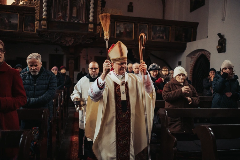 Poświęcenie ołtarza w kościele rektorskim pw. Świętej Trójcy