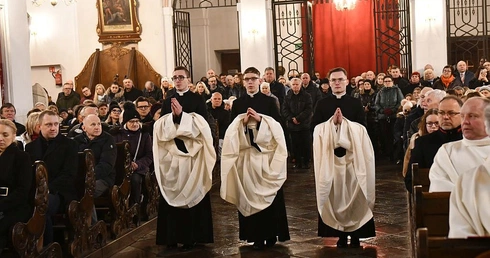 Obłóczyny i kandydatura u Pani Cierpliwie Słuchającej w Rokitnie