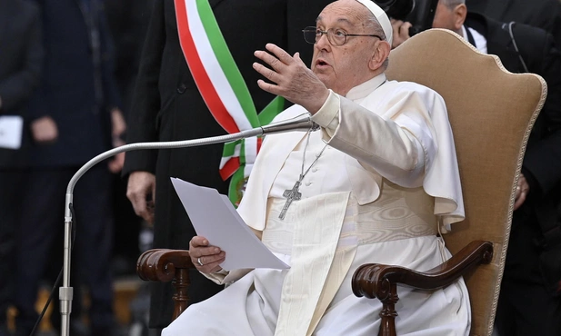 Franciszek: Ludzie giną, a biznes śmierci kwitnie. Skandal!
