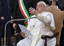 Franciszek: Ludzie giną, a biznes śmierci kwitnie. Skandal!