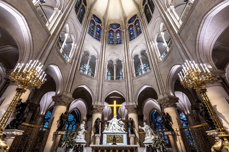Przeżyjmy to jeszcze raz: Pełna relacja z niedzielnej uroczystości w paryskiej Notre Dame