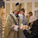 Msza św. przed poświęceniem figury Matki Bożej Królowej Zaspy