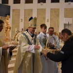 Msza św. przed poświęceniem figury Matki Bożej Królowej Zaspy
