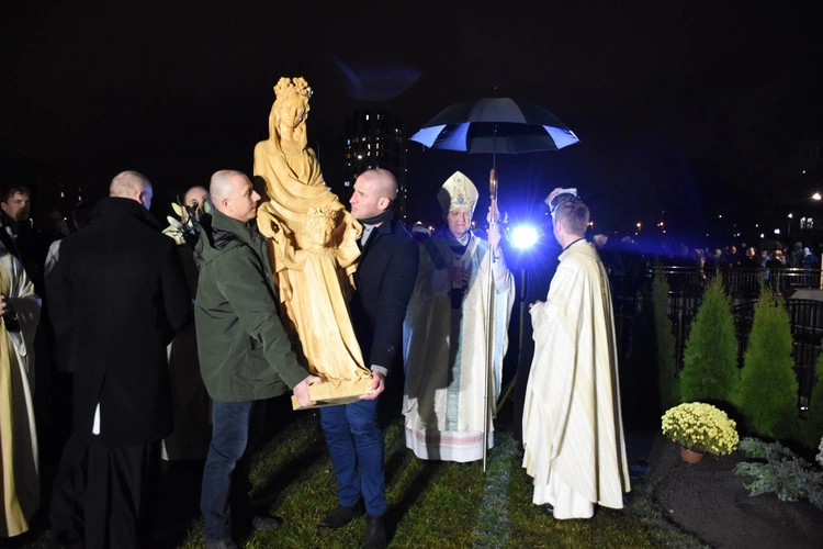 Poświęcenie figury Matki Bożej Królowej Zaspy