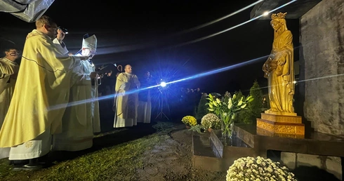 Poświęcenie figury Matki Bożej Królowej Zaspy