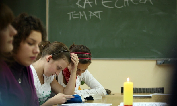 Brak porozumienia pomiędzy państwem a Kościołem w sprawie lekcji religii w szkole