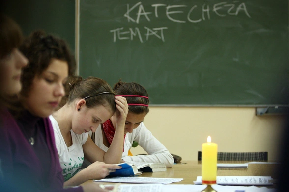 Brak porozumienia pomiędzy państwem a Kościołem w sprawie lekcji religii w szkole