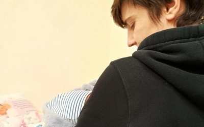 Chłopczyk w koszalińskim oknie życia