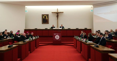 Abp Kupny: Nie ma porozumienia z rządem co do lekcji religii