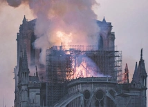 Notre Dame płonie