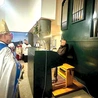 Biskup gliwicki pobłogosławił instrument w opatowickim kościele. 