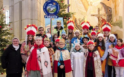 Młodzi „misjonarze” z parafii w Poroninie w sanktuarium Jana Pawła II w styczniu 2023 roku.