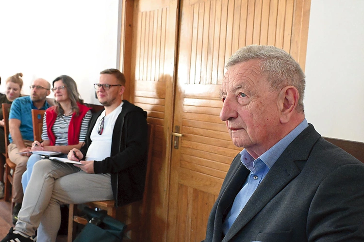 Kazimierz Tischner, brat księdza profesora, organizuje w Łopusznej warsztaty dla nauczycieli, w których także bierze udział.