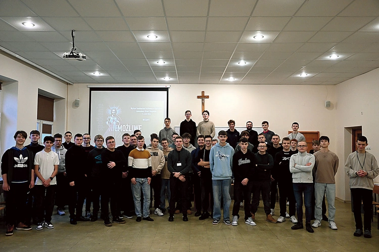 Większość uczestników obu grup.
