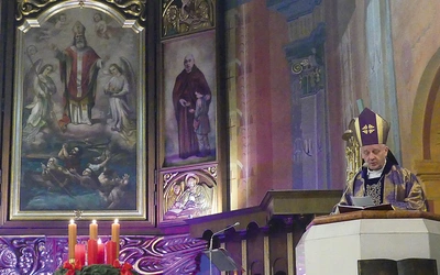 Uroczystej sumie przewodniczył biskup bielsko-żywiecki.