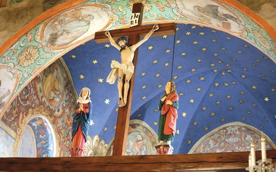 Wróciła belka ze sceną ukrzyżowania.