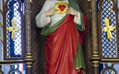 Figura NSPJ w ołtarzu kaplicy Córek Bożej Miłości w Bielsku-Białej.