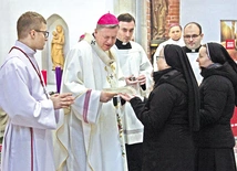 	Szacunek dla godności kobiety oraz wrażliwość na jej sprawy – to ważny charyzmat zgromadzenia.