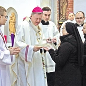 	Szacunek dla godności kobiety oraz wrażliwość na jej sprawy – to ważny charyzmat zgromadzenia.